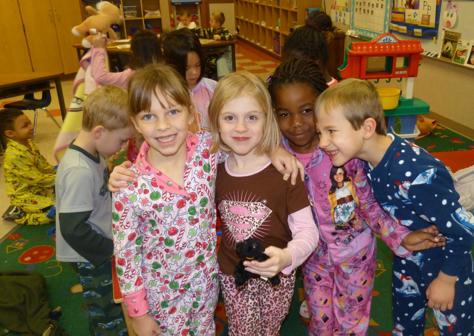 День пижамы в американской начальной школе, так отмечают день рожденье Доктора Сьюз